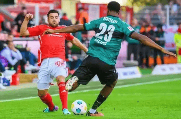 周日012德甲前瞻：斯图加特伤病潮遇柏林联合左路真空，冲四战意VS残阵杀招谁能突围？